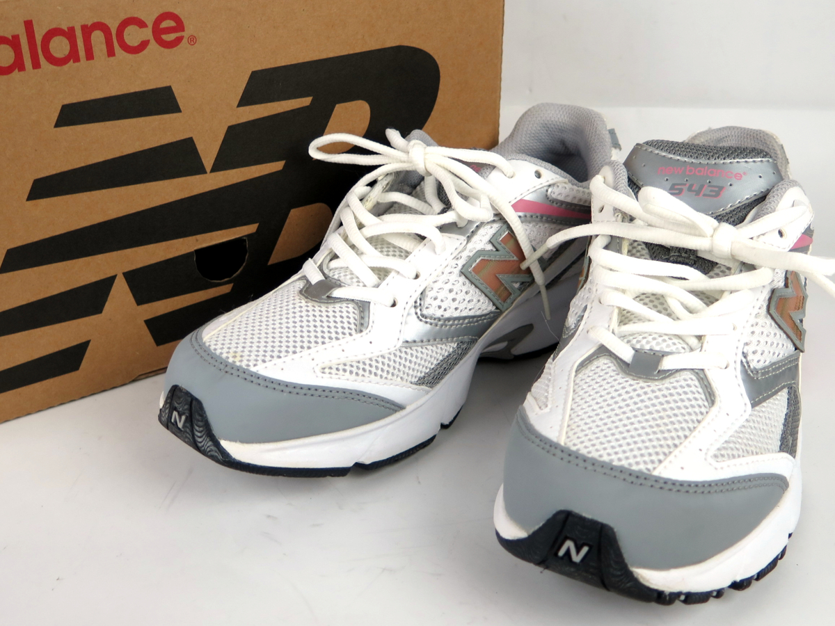 正規品 New Balance ニューバランス スニーカー レディース 25cm 4e ホワイト ローズ 25 0cm 売買されたオークション情報 Yahooの商品情報をアーカイブ公開 オークファン Aucfan Com