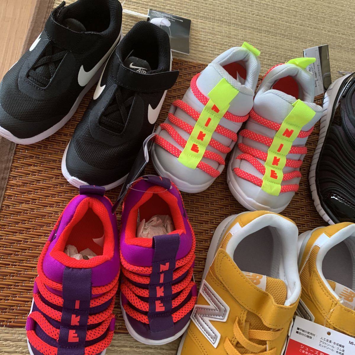 Nike ニューバランス アシックススニーカーサイズ13センチからセンチま 6足セット 13cm 売買されたオークション情報 Yahooの商品情報をアーカイブ公開 オークファン Aucfan Com