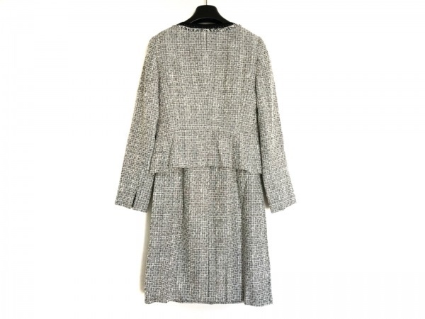 アンタイトル Untitled ワンピーススーツ サイズ2 M 白 黒 マルチ レディース ツイード レディーススーツ スーツ 売買されたオークション情報 Yahooの商品情報をアーカイブ公開 オークファン Aucfan Com