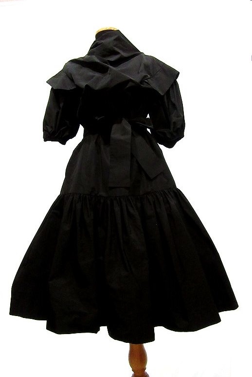 Vivienne Westwood 立体変形袖デザイン ドレス ワンピース ヴィヴィアンウエストウッド ワンピース ミニ 売買されたオークション情報 Yahooの商品情報をアーカイブ公開 オークファン Aucfan Com