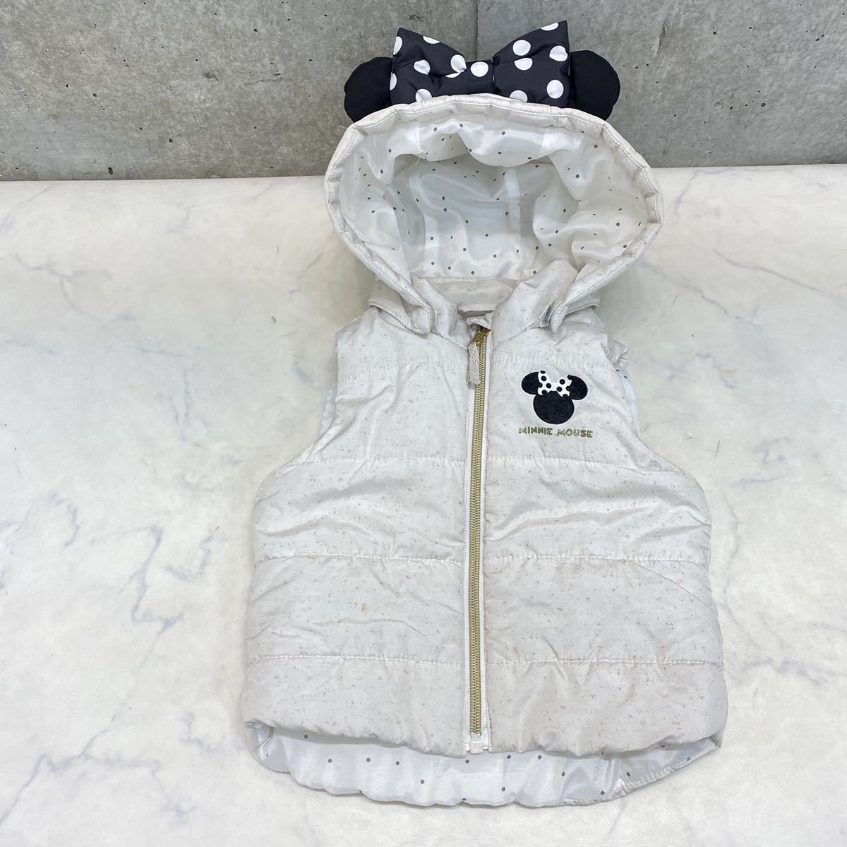 超 1回のみ着用 H M 中綿 綿入 ベスト ミニー サイズ60 70 冬物 6 9m ディズニー 白 ジャケット フード脱着可 ベビー服 70 74cm 以下 売買されたオークション情報 Yahooの商品情報をアーカイブ公開 オークファン Aucfan Com