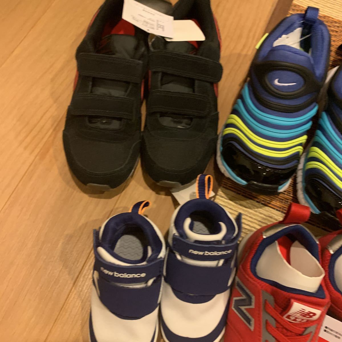 Nike ニューバランス Asics スニーカー6足セットサイズ11センチから21センチ 12cm 売買されたオークション情報 Yahooの商品情報をアーカイブ公開 オークファン Aucfan Com