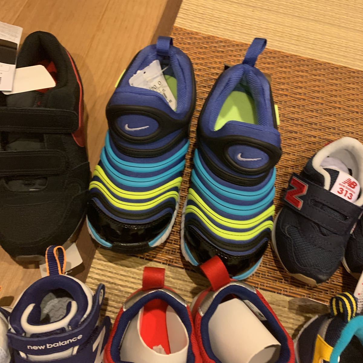 Nike ニューバランス Asics スニーカー6足セットサイズ11センチから21センチ 12cm 売買されたオークション情報 Yahooの商品情報をアーカイブ公開 オークファン Aucfan Com