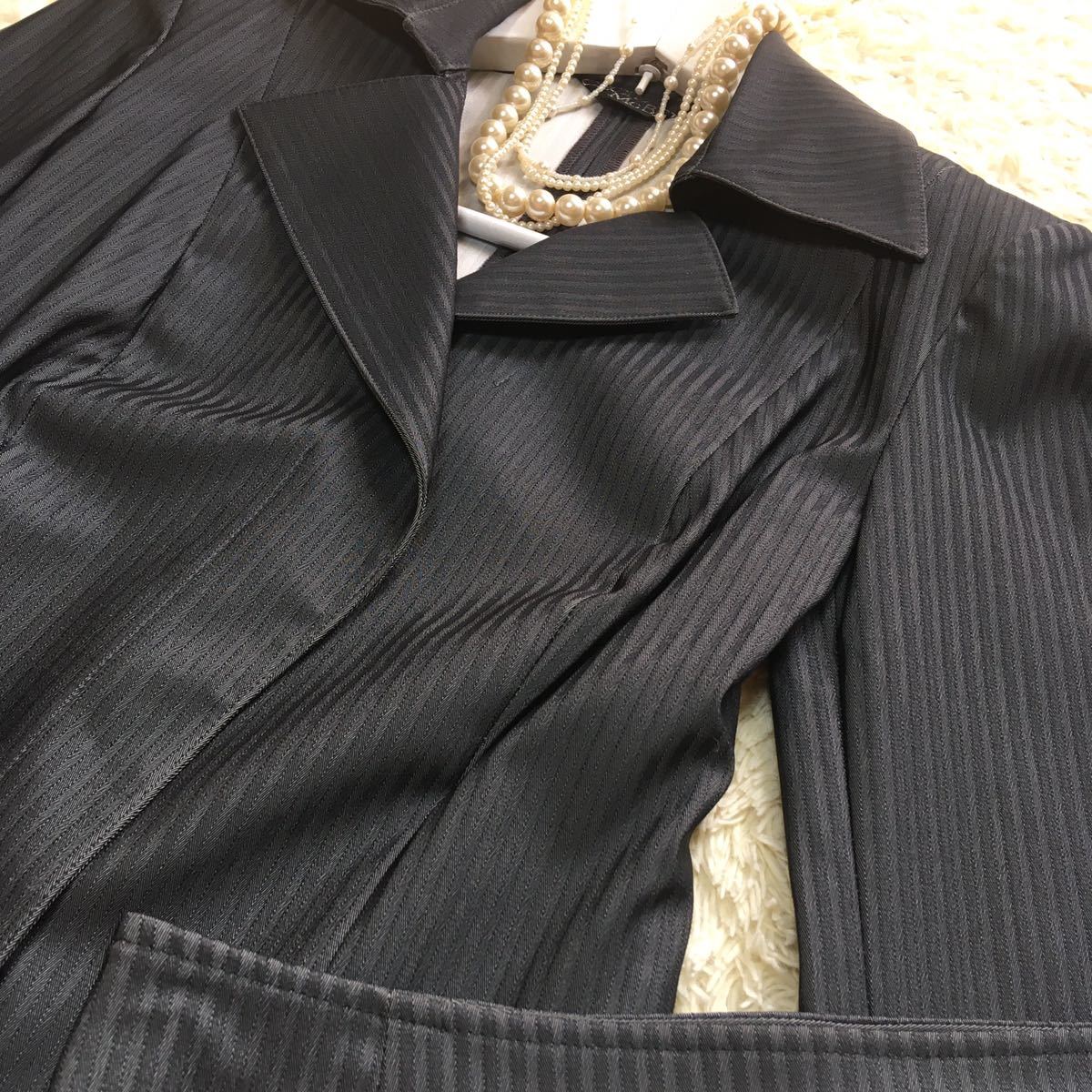 セシルマクビー スカートスーツ グレー 美ライン ストレッチあり ストライプ織柄 通勤通学 Ol 管理 96 スーツ ミニスカート 売買されたオークション情報 Yahooの商品情報をアーカイブ公開 オークファン Aucfan Com