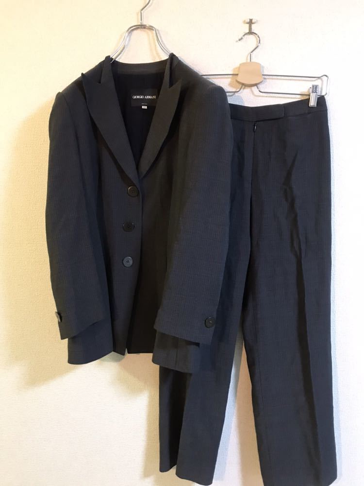 Giorgio Armani ジョルジオアルマーニ アルマーニ セットアップ パンツスーツ レディース スーツ 正装 高級 格安出品 サイズ 42 グレー パンツスーツ 売買されたオークション情報 Yahooの商品情報をアーカイブ公開 オークファン Aucfan Com