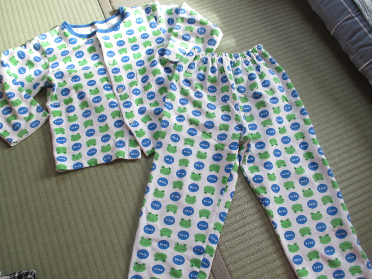 西松屋 かわいいカエル柄 裏起毛パジャマ 1 1 115 124cm 売買されたオークション情報 Yahooの商品情報をアーカイブ公開 オークファン Aucfan Com