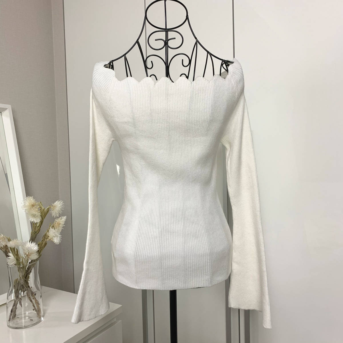 Mercuryduo マーキュリーデュオ オフショルニット ホワイト フリーサイズ トップス 売買されたオークション情報 Yahooの商品情報をアーカイブ公開 オークファン Aucfan Com