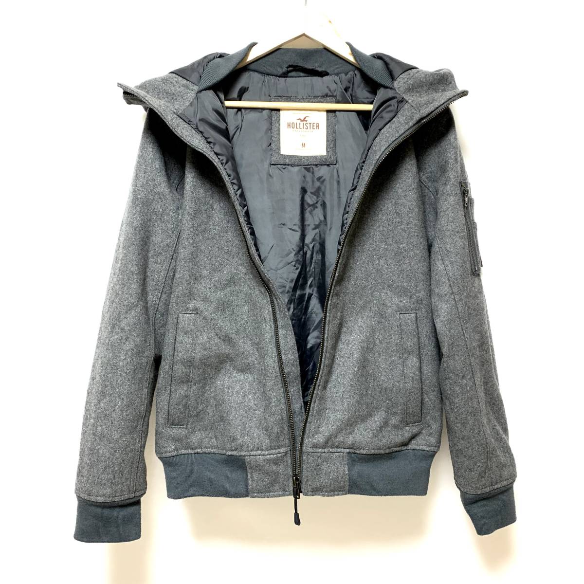 C31 Hollister ホリスター サイズm パーカー メルトンジャケット アウター グレー メンズ 肉厚 フード リブ袖 ジップアップ 防寒 Gg その他 売買されたオークション情報 Yahooの商品情報をアーカイブ公開 オークファン Aucfan Com