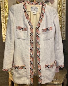 シャネル スーツの平均価格は69 870円 ヤフオク 等のシャネル スーツのオークション売買情報は52件が掲載されています