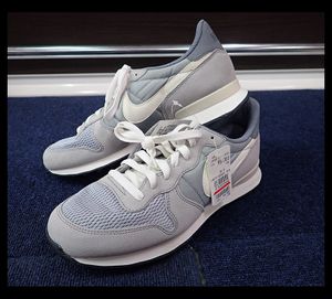 Nike スニーカー メンズ グレーの平均価格は5 3円 ヤフオク 等のnike スニーカー メンズ グレー のオークション売買情報は28件が掲載されています