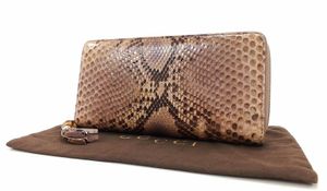 グッチ パイソン 財布の平均価格は19 784円 ヤフオク 等のグッチ パイソン 財布のオークション売買情報は14件が掲載されています