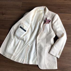 Gucci メンズ ジャケットの値段と価格推移は 1 335件の売買情報を集計したgucci メンズ ジャケットの価格や価値の推移データを公開