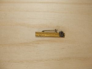 女子校 校章の値段と価格推移は 41件の売買情報を集計した女子校 校章の価格や価値の推移データを公開