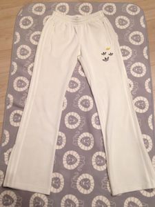 Adidas トラック パンツの平均価格は3 798円 ヤフオク 等のadidas トラック パンツのオークション売買情報は246件が掲載されています