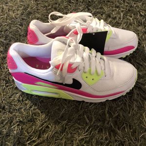 ナイキ エアマックス レディースの平均価格は6 518円 ヤフオク 等のナイキ エアマックス レディースのオークション売買情報は件が掲載されています