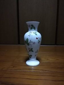 ワイルドストロベリー 花瓶の平均価格は3 426円 ヤフオク 等のワイルドストロベリー 花瓶のオークション売買情報は12件が掲載されています