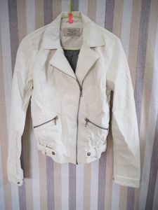 ｚａｒａ レザー ジャケットの平均価格は2 791円 ヤフオク 等のｚａｒａ レザー ジャケットのオークション売買情報は60件が掲載されています