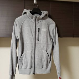 ノースフェイス パーカー グレーの平均価格は6 303円 ヤフオク 等のノースフェイス パーカー グレーのオークション売買情報は55件が掲載されています