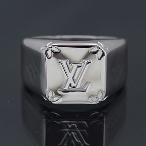 ヴィトン リング メンズの値段と価格推移は 5件の売買情報を集計したヴィトン リング メンズの価格や価値の推移データを公開