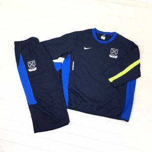 Nike Nftb ピステの値段と価格推移は 111件の売買情報を集計したnike Nftb ピステの価格や価値の推移データを公開