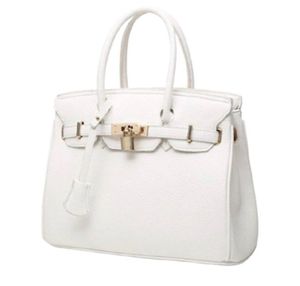 Mono Amicus 高機能通勤トートバッグ クロ 激安 皮革製の商品説明