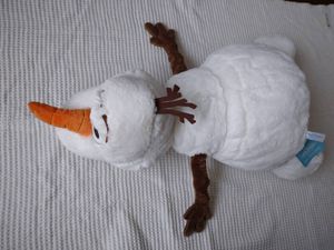 オラフぬいぐるみの値段と価格推移は 396件の売買情報を集計したオラフぬいぐるみの価格や価値の推移データを公開