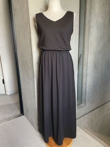 ワンピース 黒 ノースリーブの値段と価格推移は 9 713件の売買情報を集計したワンピース 黒 ノースリーブの価格や価値の推移データを公開