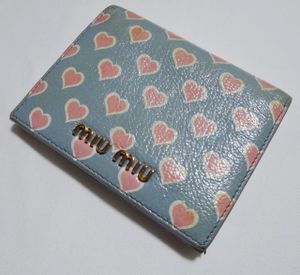 ミュウミュウ 2つ折り財布の値段と価格推移は 167件の売買情報を集計したミュウミュウ 2つ折り財布の価格や価値の推移データを公開