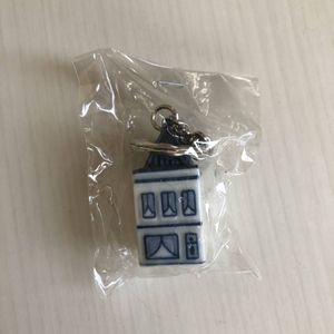 ハウステンボス キーホルダーの値段と価格推移は 56件の売買情報を集計したハウステンボス キーホルダーの価格や価値の推移データを公開