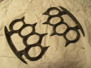 手裏剣の値段と価格推移は 1 803件の売買情報を集計した手裏剣の価格や価値の推移データを公開