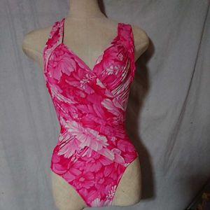 ピンク花柄ワンピースの値段と価格推移は 2 528件の売買情報を集計したピンク花柄ワンピースの価格や価値の推移データを公開