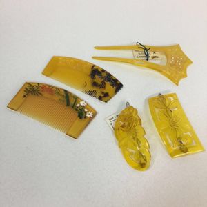 髪飾り べっ甲 櫛の値段と価格推移は 71件の売買情報を集計した 髪飾り べっ甲 櫛の価格や価値の推移データを公開