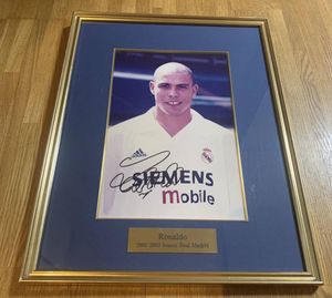 サッカー選手 サインの値段と価格推移は 234件の売買情報を集計したサッカー選手 サインの価格や価値の推移データを公開