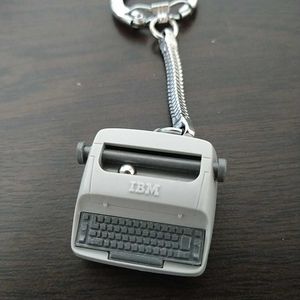 タイプライター レトロの値段と価格推移は 379件の売買情報を集計したタイプライター レトロの価格や価値の推移データを公開