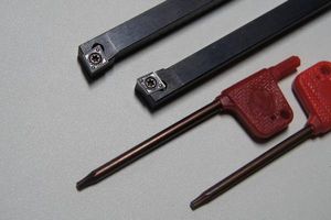卓上旋盤バイトの値段と価格推移は 105件の売買情報を集計した卓上旋盤バイトの価格や価値の推移データを公開