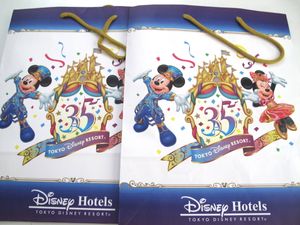 ディズニー 35 袋の値段と価格推移は 41件の売買情報を集計したディズニー 35 袋の価格や価値の推移データを公開