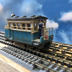 女性車掌の値段と価格推移は 2件の売買情報を集計した女性車掌の価格や価値の推移データを公開