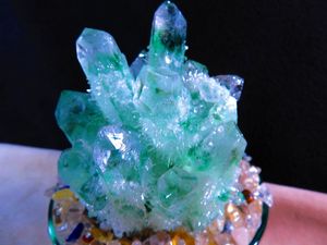 正規通販 緑水晶 幽霊水晶 ファントムクォーツ クラスター ガーデンクォーツ 庭園 金運 インテリア小物