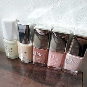 クリスチャンディオール マニキュアの値段と価格推移は 153件の売買情報を集計したクリスチャンディオール マニキュアの価格や価値の推移データを公開