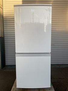人気定番の 福岡市内送料無料 Sharp シャープ 学生 女性 単身 一人暮らし ピンク 2ドア冷凍冷蔵庫 Sj 14e1 Kp どっちもドアタイプ 137l 13年製 100リットル Labelians Fr