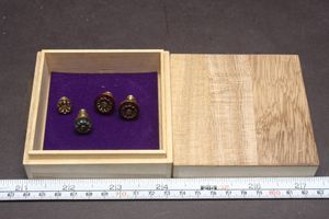 町村議会 議員バッジの値段と価格推移は 1件の売買情報を集計した町村議会 議員バッジの価格や価値の推移データを公開