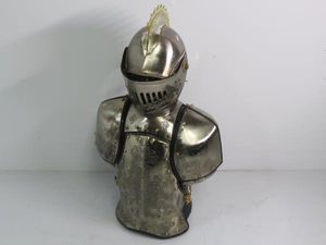 西洋甲冑の値段と価格推移は 134件の売買情報を集計した西洋甲冑の価格や価値の推移データを公開