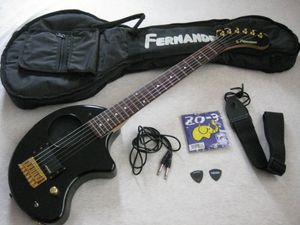 最新入荷 レッド ぞうさん ケース付 アンプ内蔵ミニギター 極美品 Zo 3 エレキギター Www Marinemastertrailers Com