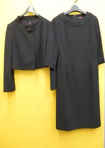 トリイ ユキ スーツの値段と価格推移は 3件の売買情報を集計したトリイ ユキ スーツの価格や価値の推移データを公開