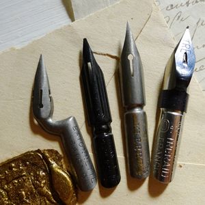 つけペンの値段と価格推移は 132件の売買情報を集計したつけペンの価格や価値の推移データを公開