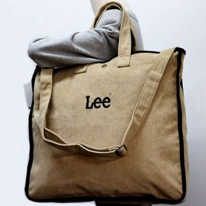 Lee ショルダーバッグの値段と価格推移は 622件の売買情報を集計したlee ショルダーバッグの価格や価値の推移データを公開