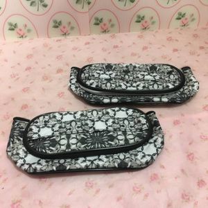 リップサービス ポーチの値段と価格推移は 15件の売買情報を集計したリップサービス ポーチの価格や価値の推移データを公開