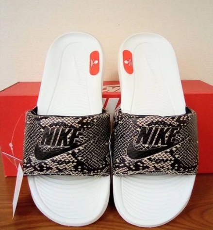 送料込み！ ! 新品 ナイキ NIKE W VICTORI ONE SLIDE PRINT　サンダル size 24cm