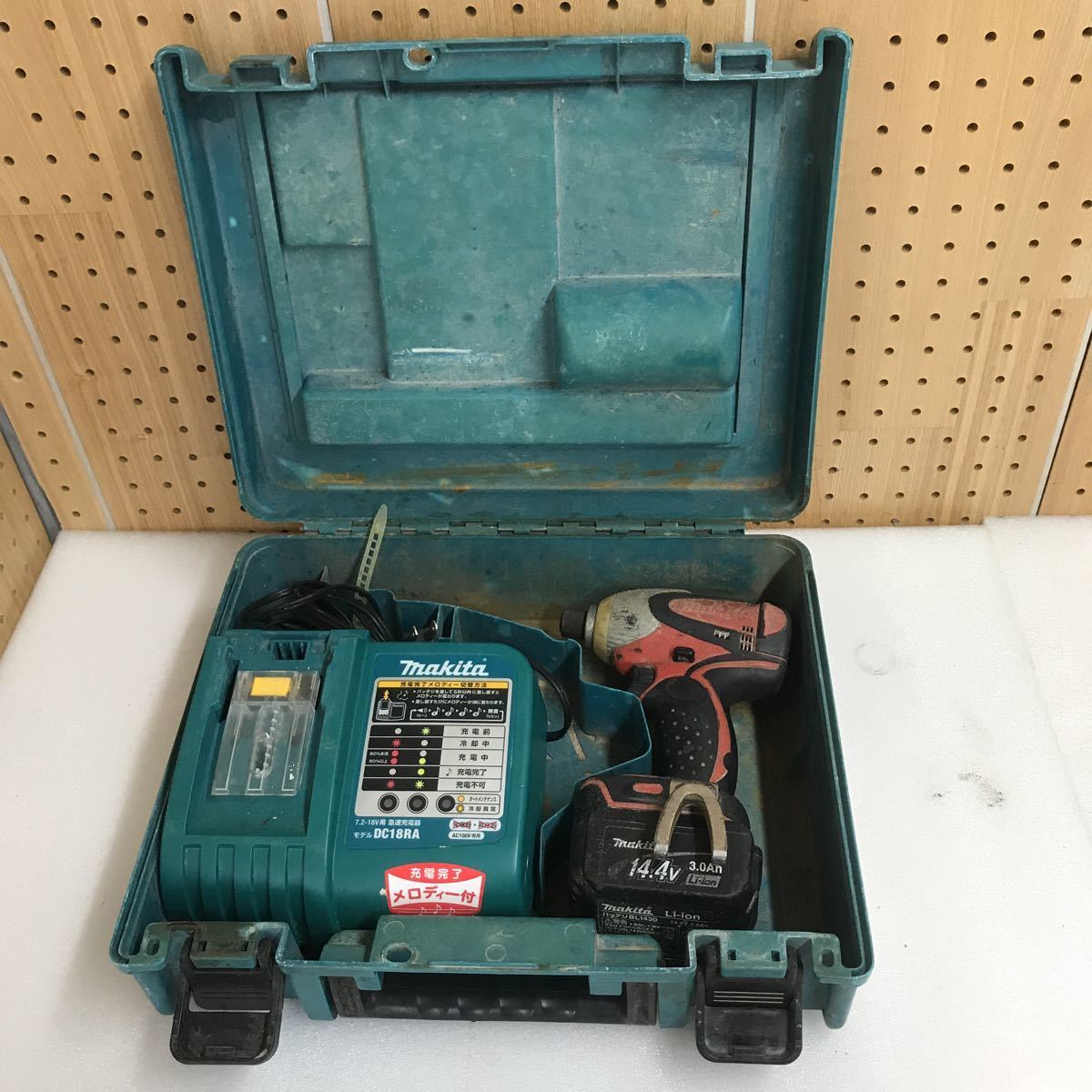 TK3590 makita マキタ 14.4V 充電式インパクトドライバー TD130DRFXR  