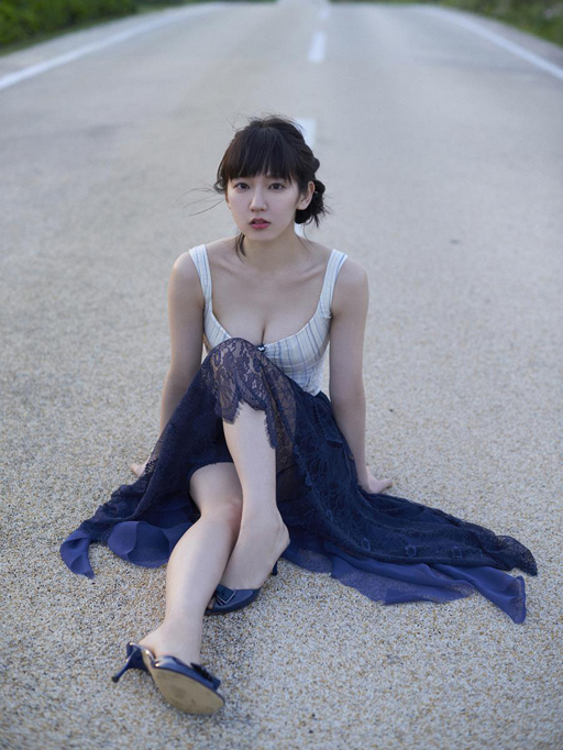 女優 吉岡里帆9 KGサイズ写真10枚（102mm×152mm）、はがき大の